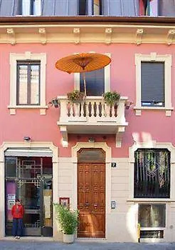 Vietnamonamour Bed & Breakfast Milan 2*,  Italie